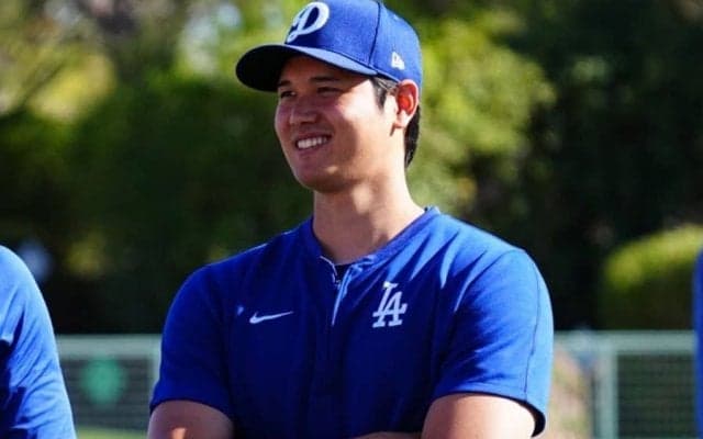 大谷翔平の“神対応”に突如現れた「千手観音」　試合前の異様な光景「何かの彫刻みたい」
