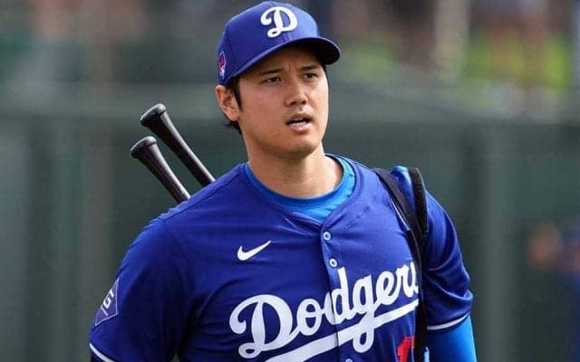 髪をかき上げ…大谷翔平の「色気すごい」　溢れるオーラ、何気ない仕草でも「男前すぎる」