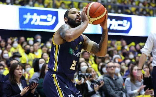 宇都宮ブレックスがサンロッカーズ渋谷に競り勝つ…ニュービルが逆転3Pを含む23得点、比江島慎も躍動