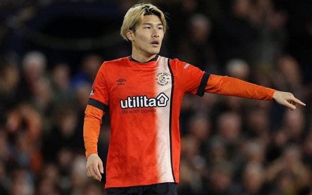 ルートン・タウン橋岡大樹、念願のプレミアリーグ・デビュー！日本人選手では13人目…冨安健洋、三笘薫、遠藤航が鎬を削る世界最高峰の舞台で、得点・失点シーンでいきなり感情爆発