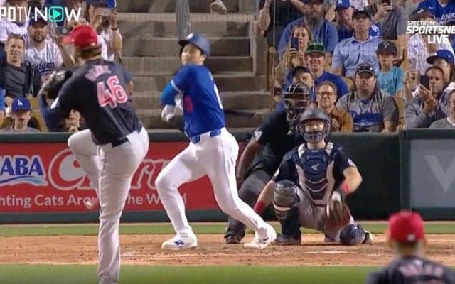 巨人はなんで放出したんだ！「菅野より勝ちそう」「ローテいけるだろ」大谷翔平が“元巨人の助っ投”と対戦→爆速タイムリーヒットを放つ瞬間　大谷にはビビるも“戸郷直伝”スプリットで好投