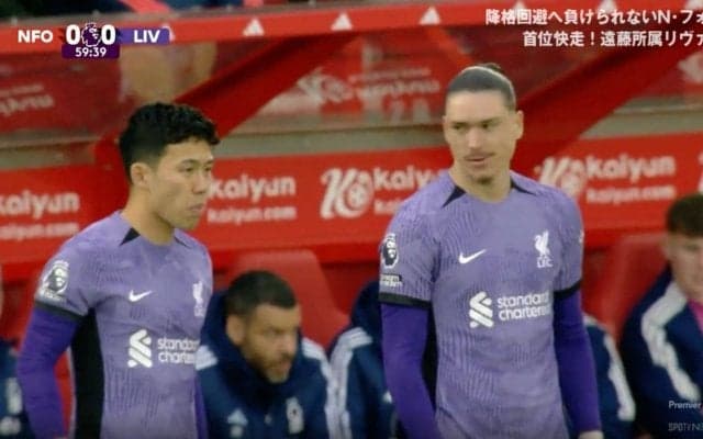 「大物感すごい」「鉄人すぎる」リバプール遠藤航が途中出場でピッチサイドで準備→ファンが大熱狂する瞬間　試合終了間際に遠藤の守備が起点となり劇的ゴールで勝利
