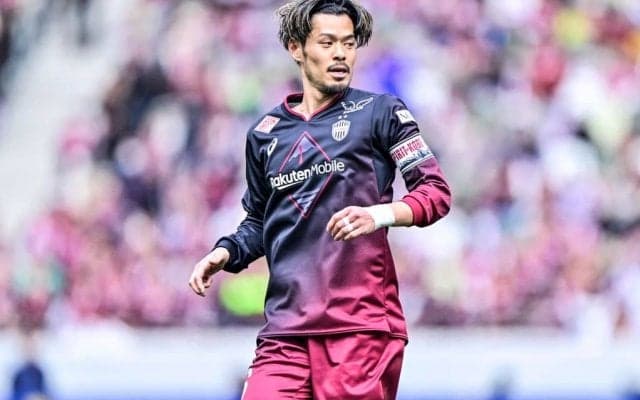「和みました」J1神戸MF山口蛍の愛犬とのまさかの入場シーンにファンほっこり！「愛犬と入場は斬新」「クロになりたい」などの声