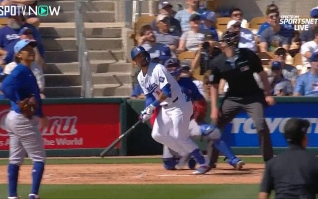 「投げる哲学者」もびっくり 今永昇太、メジャー初被弾はレフト最上段に消える…本人もマウンド上で「あー、行った！」