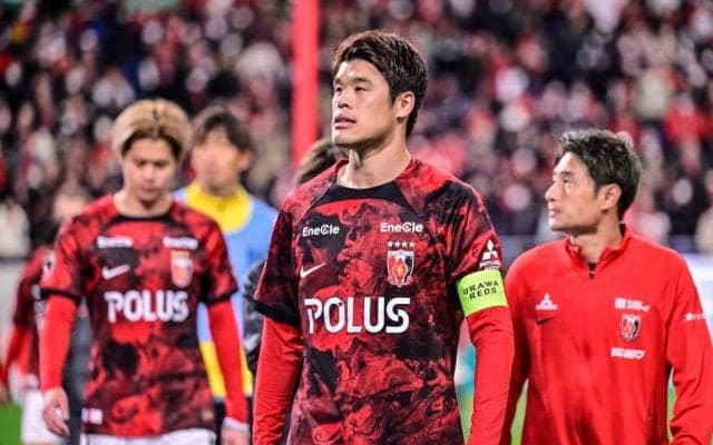 「もはやアートの領域」J1浦和が埼スタ開幕戦で見せた「圧巻過ぎるビジュアル」が「めちゃくちゃかっこいい」！「感動しすぎて試合開始気づかなかったw」の声も
