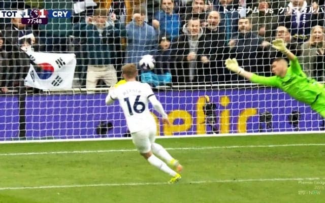 「勘弁してくれ！」批判続出のドイツ代表FW、「やればできる子！」待望の移籍後初ゴールの瞬間 相手DFの背後を取った“忍者ムーブ”でトッテナムを救ってスタジアム大歓声