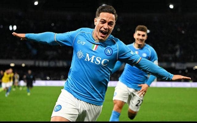 復調気配のナポリがユベントスに競り勝ち2連勝、終盤のPK崩れからラスパドーリ弾が決勝点【セリエA】