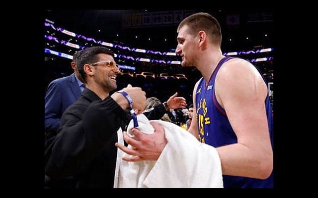 ジョコ 同胞ヨキッチと旧交温める