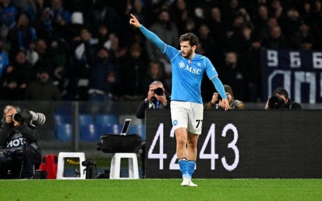 契約延長交渉停滞も…クワラツヘリアの残留を父が示唆「ナポリのシャツを着続ける決断をするだろう」