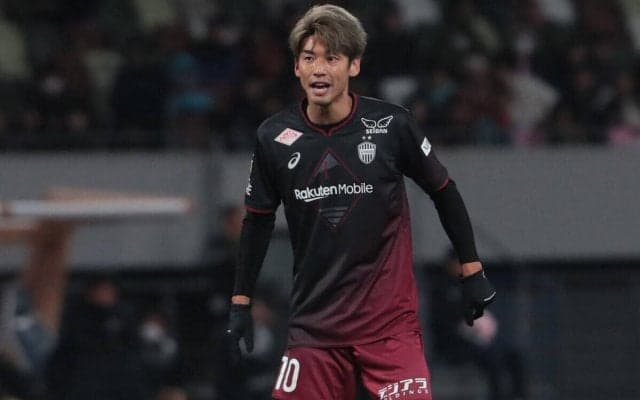 「サコの日」大迫勇也と妻の三輪麻未さんが結婚10周年を祝う和装2ショットを披露！ チームメイトやファンが「いいね」連発