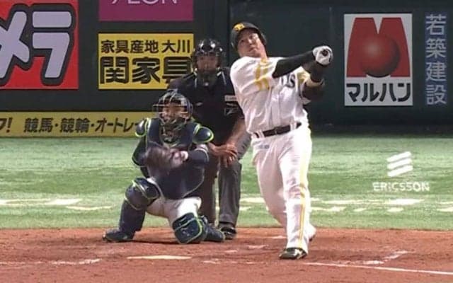 鷹・山川が“本拠地1号”　実戦3本目…中堅越えの豪快弾、初どすこいにドーム沸く