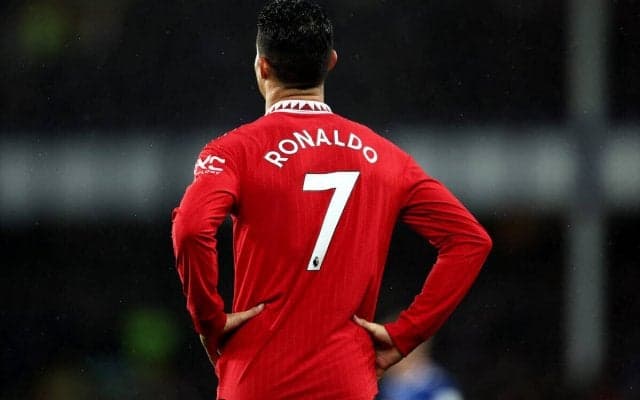 「とってもゴージャス」「大好きだ」C・ロナウドが背負ったユナイテッドの「7」をオマージュしたドレスでジョルジーナさんが「パリコレ」に参加し話題