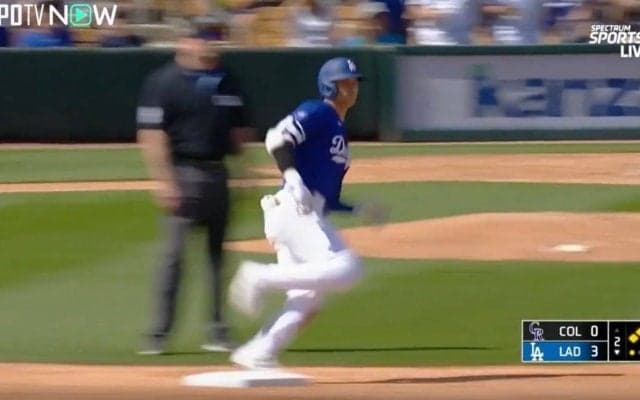 「変態スピード！」「速すぎるだろ」大谷翔平が一気にギアチェンジ→爆速“神走塁”を炸裂する瞬間　全力疾走だったらランニングホームラン級