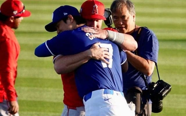 大谷翔平、トラウトと5か月ぶり再会　試合前に熱い抱擁、笑顔でがっちり握手交わす