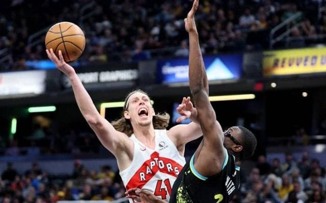 今季途中にラプターズへ移籍したケリー・オリニクが2年約39億円の延長契約に合意