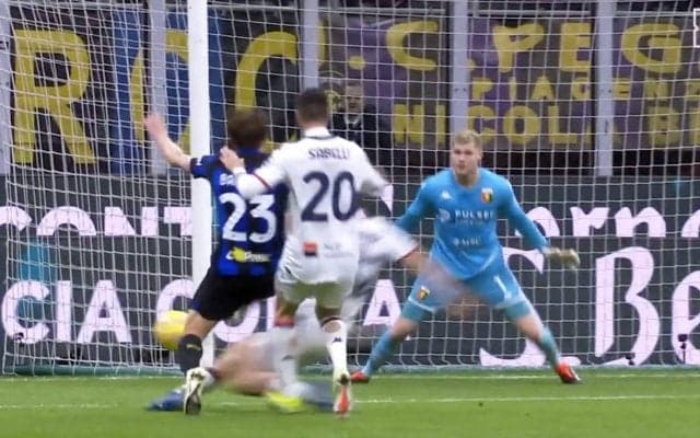 セリエAで大誤審！インテルに“ありえないPK”が与えられた瞬間…相手監督やメディアから不満噴出でイタリア騒然「なんてことだ」「VARとOFRで確認したのに…」「謎すぎる」