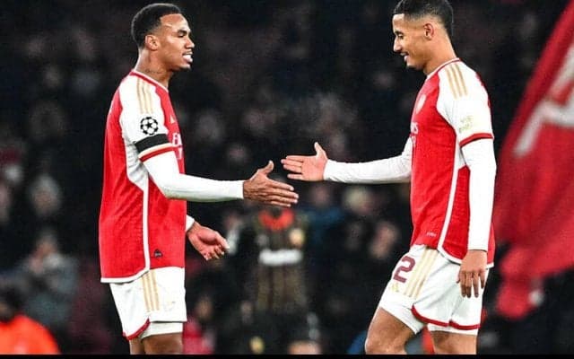 「ファン・ダイクのよう」アーセナルのレジェンドOBが大活躍サリバを絶賛「彼とガブリエウのコンビはどこよりも優れている」