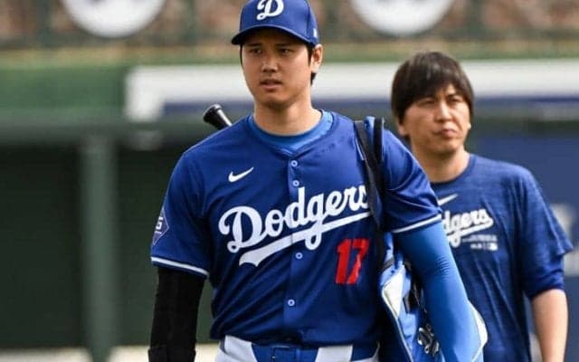 「胸が熱くなる一瞬だ」大谷翔平＆トラウトの“再会シーン”に米メディアも注目！「印象的な光景だった」