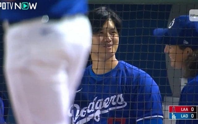 大谷翔平、現地実況が思わず吹いた“笑撃”行動の瞬間 「2人の王子様きた」「仲いいな」ファンほっこり