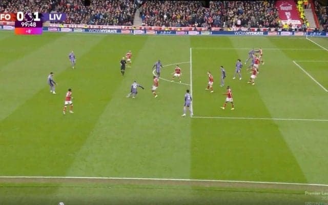 「もはや暴力」「怖っ…！」エグすぎる腕力で相手DFを潰した瞬間　常人離れしたパワーでオフサイドラインを下げた！ “世界最高DF”が劇的決勝弾を生んだ隠れた好プレー