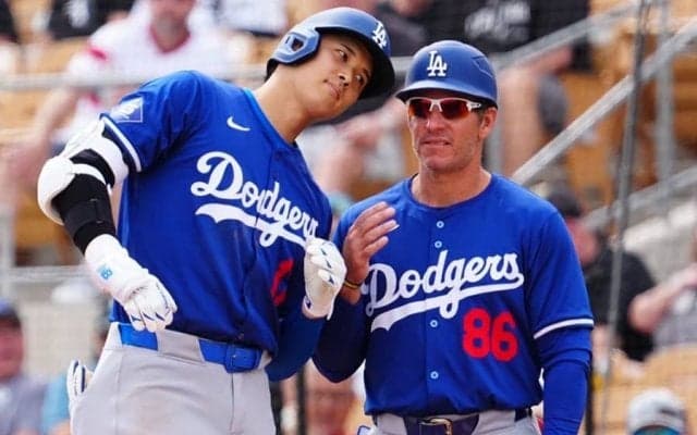 大谷翔平の新たな儀式「ヘッド・バンプ」　誕生の秘話と込められたコーチの思い