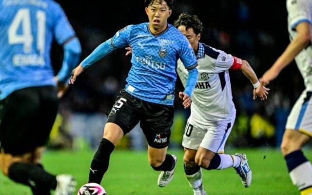 【川崎の2人に聞いた、節目となる京都戦への挑み方(2)】佐々木旭は「一番負けたくない相手」と闘志燃やす。同期2人と先輩2人、そして恩師の前で「チームが勝てるように」