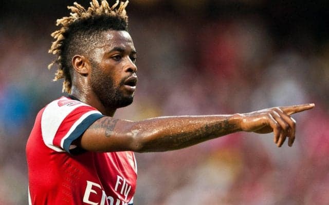 「豪華すぎるな」「よく集めた」アーセナルやバルセロナでプレーしたMFが現役時代に集めたユニフォームコレクションの豪華さが話題に！