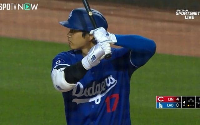 「イッ！」大谷翔平、2打席連続レフトフライにやや不満顔？雨中での打席に「無理しないで」心配の声