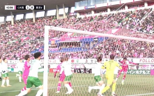 「彼が決めるとみんな嬉しい」香川真司の今季初ゴールにスタジアム歓喜の大熱唱！完璧な崩しから絶好のポジショニングで“レベチ”なヘッド弾を叩き込んだ瞬間