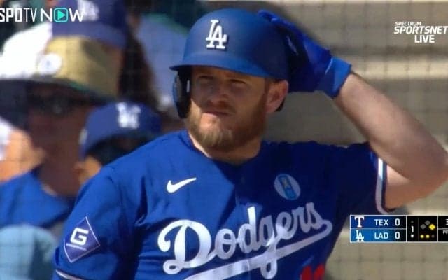 えっ、金属バット？大谷翔平の同僚強打者・マンシー、日差しに輝く“銀色バット”が威圧感