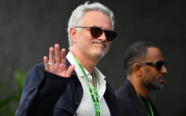 モウリーニョがサウジ入り！トッティ、ロナウド引き連れトロフィー運ぶ姿が大反響「サウジアラビアで夢が現実に」