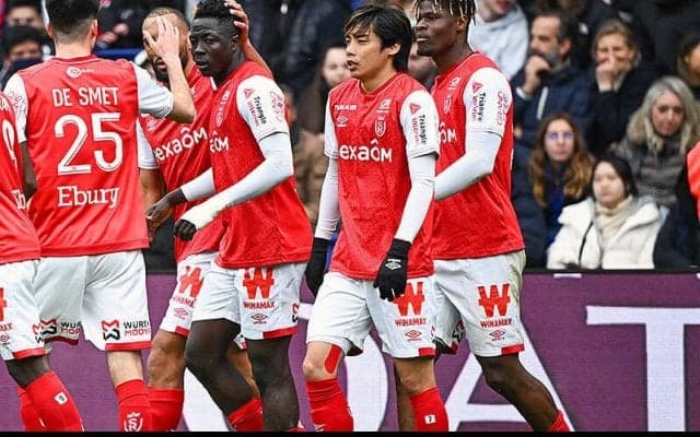 伊東純也スタメンのS・ランスが首位PSGと敵地でドロー…中村敬斗は出番なし【リーグ・アン】