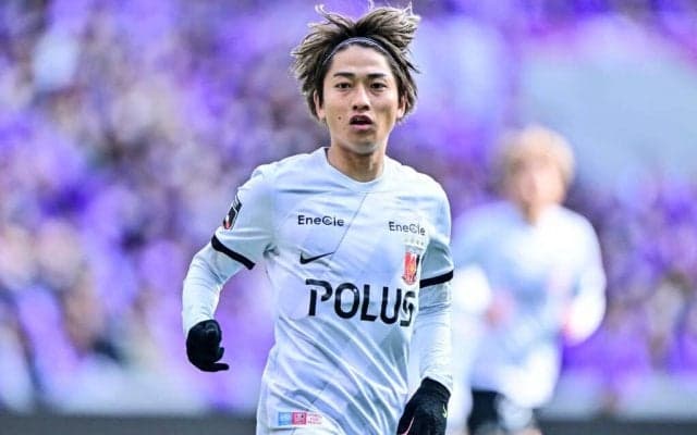 「きゃわいいいいい」「あざとさ全開」浦和MF小泉佳穂の今季初勝利後の“ある仕草”にファン悶絶！「ここ抜かれちゃうのオモロイ」「佳穂お茶目だなーw」などの声