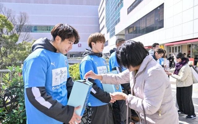 J1川崎の京都戦先発10選手が試合翌日に新百合ヶ丘駅前で募金活動……東日本大震災への支援呼びかけ、大勢の人が賛同