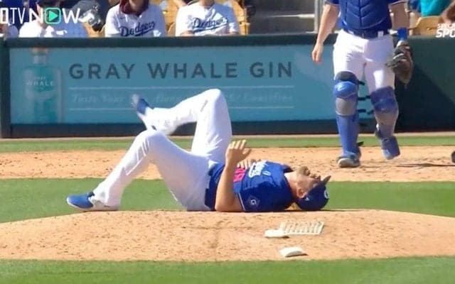 衝撃の瞬間！「すごい音だな」「ヤバいだろ…」ド軍投手に弾丸ライナーの“強烈ピッチャー返し”が直撃　ぶっ倒れるも立ち上がる姿に称賛の嵐