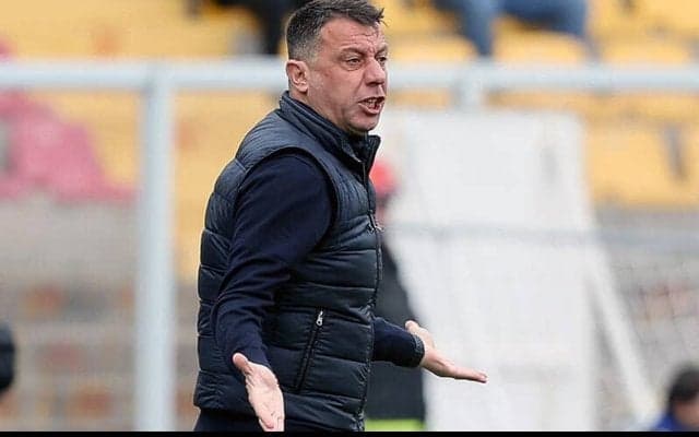 「謝罪したい…」レッチェのダヴェルサ監督がヴェローナFWアンリに頭突き