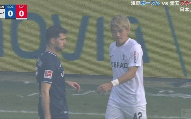 堂安律vs浅野拓磨の日本人対決で大炎上！「試合できねえだろ」「何も見えねえ」 スタジアムが大混乱… 試合開始直後にサポーターの発煙筒で大火事レベルの煙