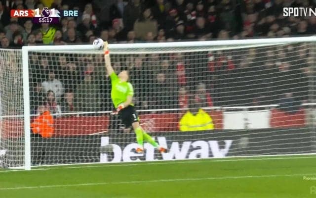 批判殺到の痛恨ミス→漢気ビッグセーブ３連発の一部始終！“15試合ぶり先発”のアーセナルGKに「ドキドキした」「良くも悪くもらしさが詰め込まれた試合」などの声