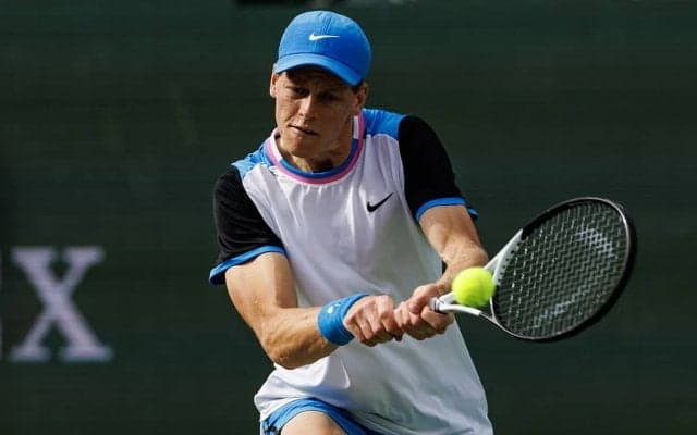 シナー、ストルフを破り16強! 昨年から続く連勝を17に伸ばす「自信を持ってプレーできているのは確か」[BNPパリバ・オープン]