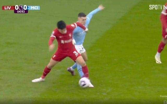 リバプール遠藤航がブチギレさせた！ 中盤で激しい“鬼プレス”→左手一本で潰してボール奪取した瞬間　強すぎるデュエル王がマンCの若き天才に完全勝利