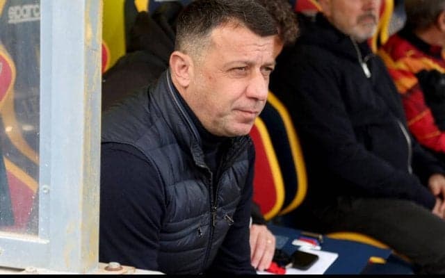 レッチェ、ヴェローナFWアンリに頭突きを見舞ったダヴェルサ監督の解任を発表…