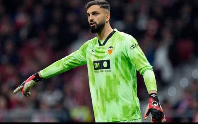 バレンシア、今夏に守護神ママルダシュヴィリを放出か…後釜にラージョ守護神を確保