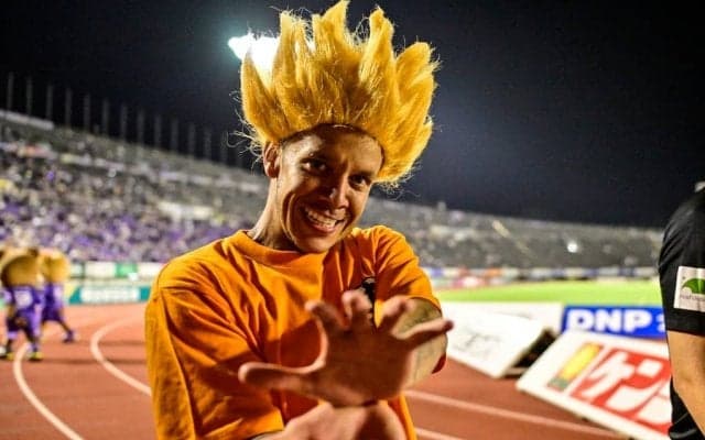 「この動画見てたら、泣きそうだよ」Jリーグ公式がスタジアムで見られた「『ドラゴンボール』名場面映像」公開！ 鳥山明氏の名作をピッチで再現したあの場面を凝縮