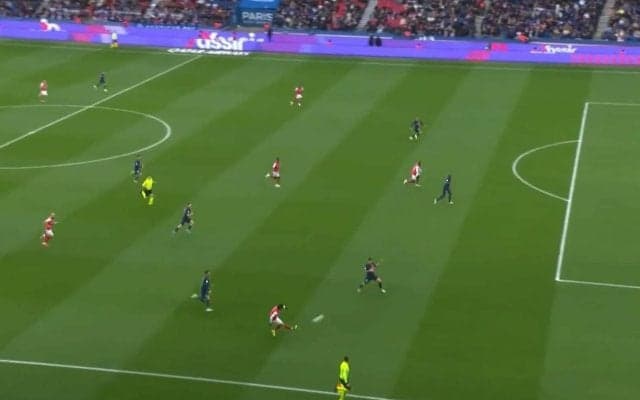 「ナイスナイス！」伊東純也の絶妙クロスを起点にPSGから先制点を奪取！“GKから逃げるように巻き込む”低空高速クロスが相手のミスを誘発した瞬間「そこから誘ったな」