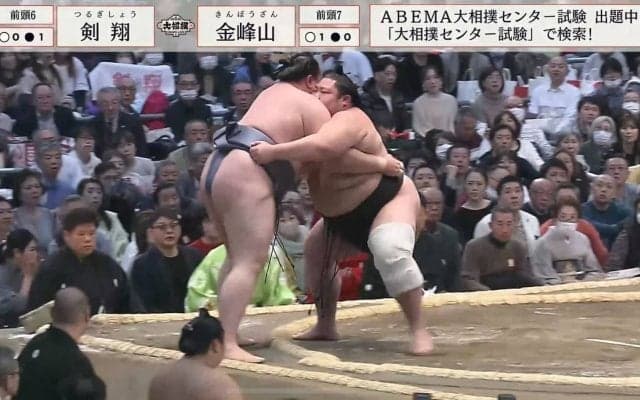 一体何が？気づいたら巨漢力士が土俵の外に…「えええ」「これ結構すごいのでは…」瞬殺に騒然