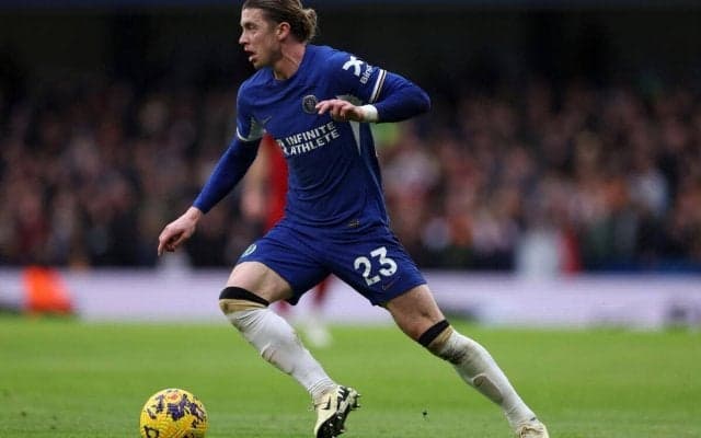 「これでアシストつくの面白い」チームメイトにボールを奪われてアシスト！？チェルシーMFギャラガーが思わぬ形で味方のゴールをお膳立て「絶対ミドル打つ気だった」