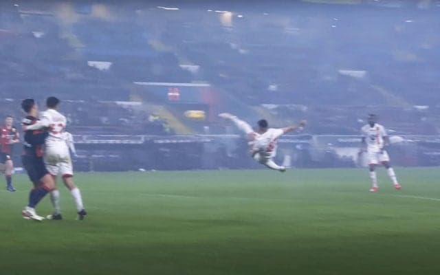 FIFA年間ゴール賞の候補？ 衝撃の“ジャンピングボレー弾”が話題沸騰！ 叩き上げFWの弾丸シュートに「完全なるゴラッソ」「認知→判断→実行が異常に速い」などファン熱狂
