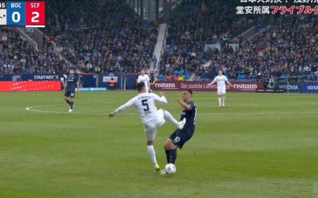 批判殺到！「死ぬだろ…」「退場させろ！」相手の腹部に“殺人ハイキック”を炸裂した瞬間　反則のラインを熟知する男の超悪質ラフプレー