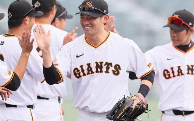 巨人に好循環！2年目・萩尾匡也のオープン戦初本塁打で”外野手争い”がさらに過熱