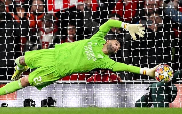 「キャリアで大きな瞬間の1つ」初の大舞台でPKセーブ、ベスト8の立役者であるGKラヤがさらなる高みへ「この先多くのことが起こることを願う」